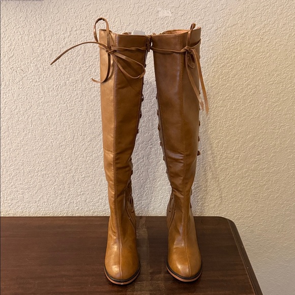 Brown VENUS knee-High Lace-Up Boots size 7 - Picture 2 of 7